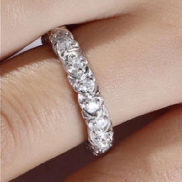 HEART MOTIF ROUND CUT STERLING SILVER WOMEN'S BAND 10 - Picture 2 of 6